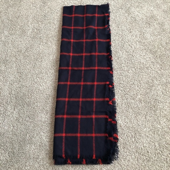 🎀‎ Navy and Red Scarf - Picture 1 of 13